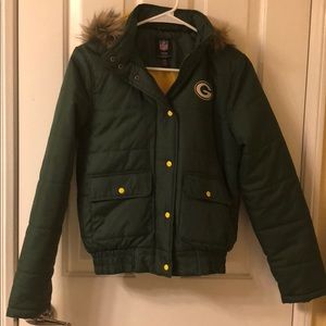 Green Bay Packers puffy jacket removable fur hood
